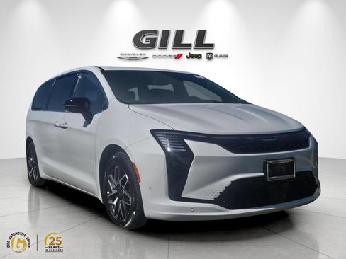 New 2027 Chrysler Pacifica Limited FWD image 1