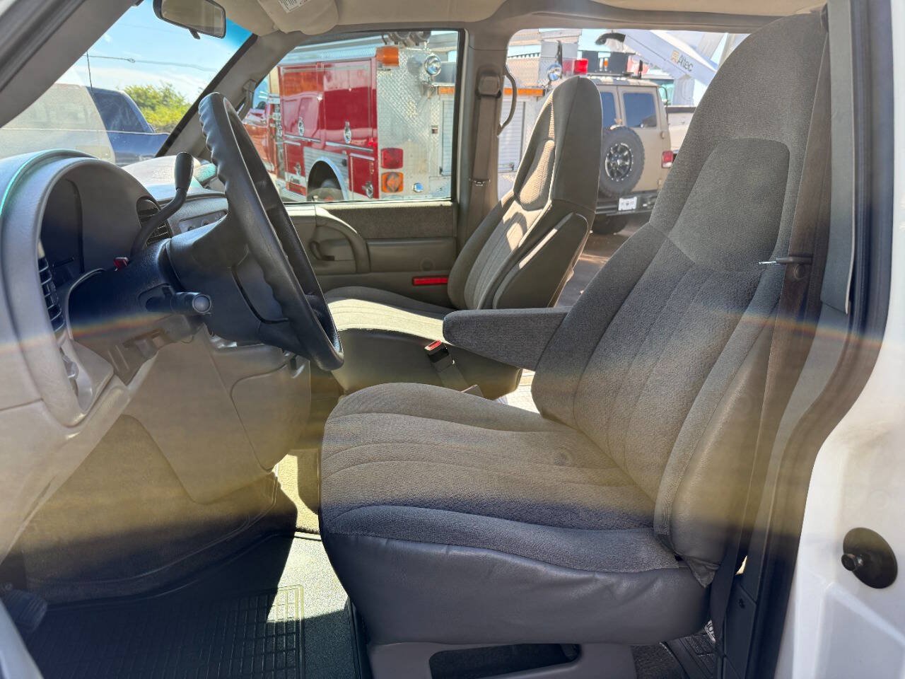 Used 2003 Chevrolet Astro LT AWD/4WD image 18