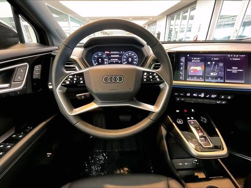Used 2025 Audi Q4 e-tron Premium Plus w/ Premium Plus image 6