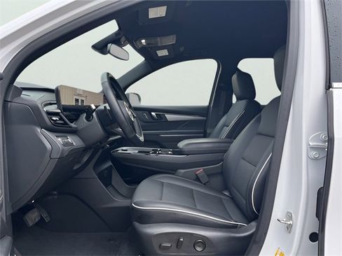 Used 2025 Buick Enclave Preferred image 16