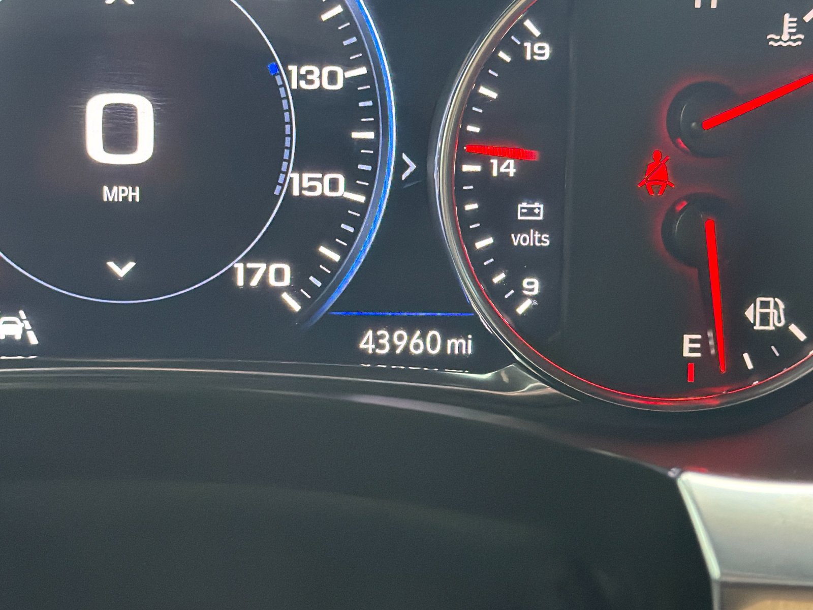 Used 2023 Chevrolet Traverse Premier FWD image 31