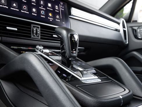 Certified 2023 Porsche Cayenne Platinum Edition AWD/4WD image 27