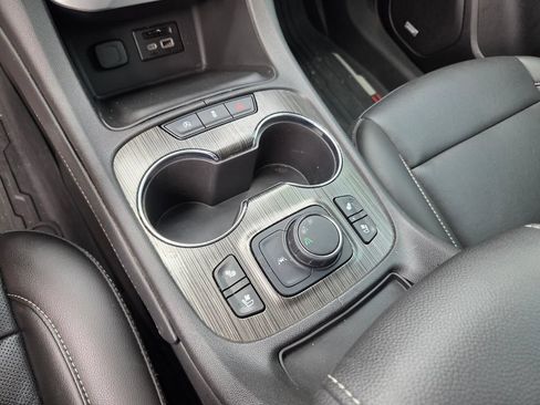 Used 2023 GMC Acadia SLT w/ Elevation Edition FWD image 25