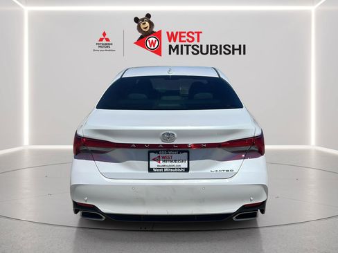 Used 2019 Toyota Avalon Limited w/ Advanced Safety Package FWD image 5