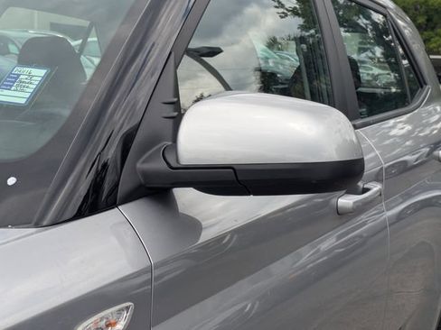 Used 2024 Hyundai Venue SEL FWD image 11