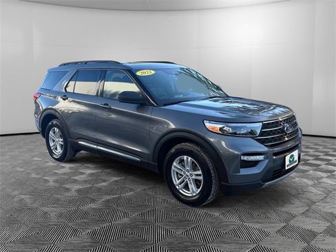 Used 2022 Ford Explorer XLT w/ Equipment Group 202A image 7