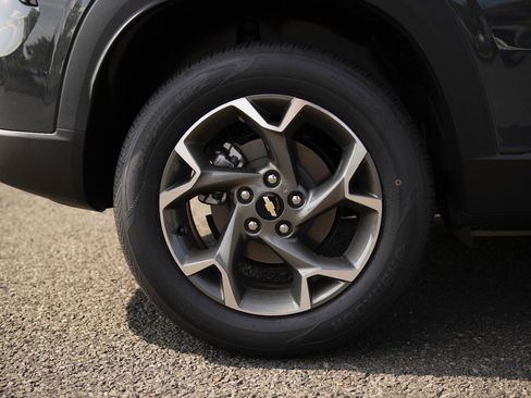 New 2025 Chevrolet Trax LT w/ Driver Confidence Package image 8