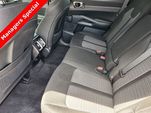 New 2025 Kia Sorento LX image 18