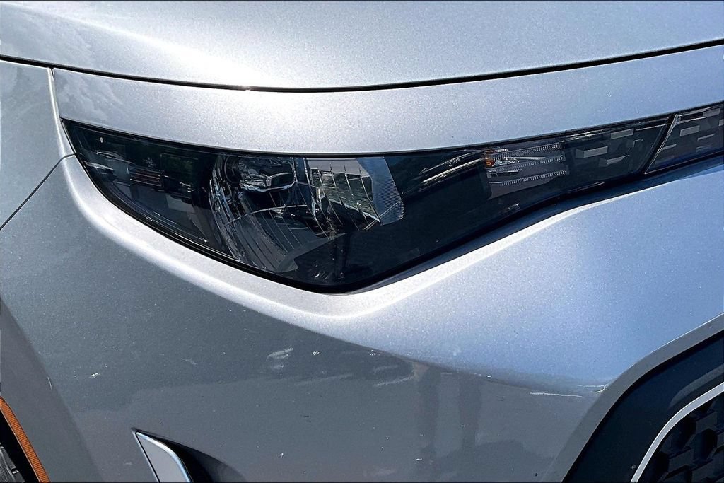 Used 2025 Kia Soul LX w/ LX Technology Package FWD image 30
