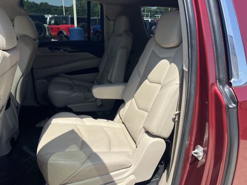 Used 2019 Cadillac Escalade ESV Luxury AWD/4WD image 18