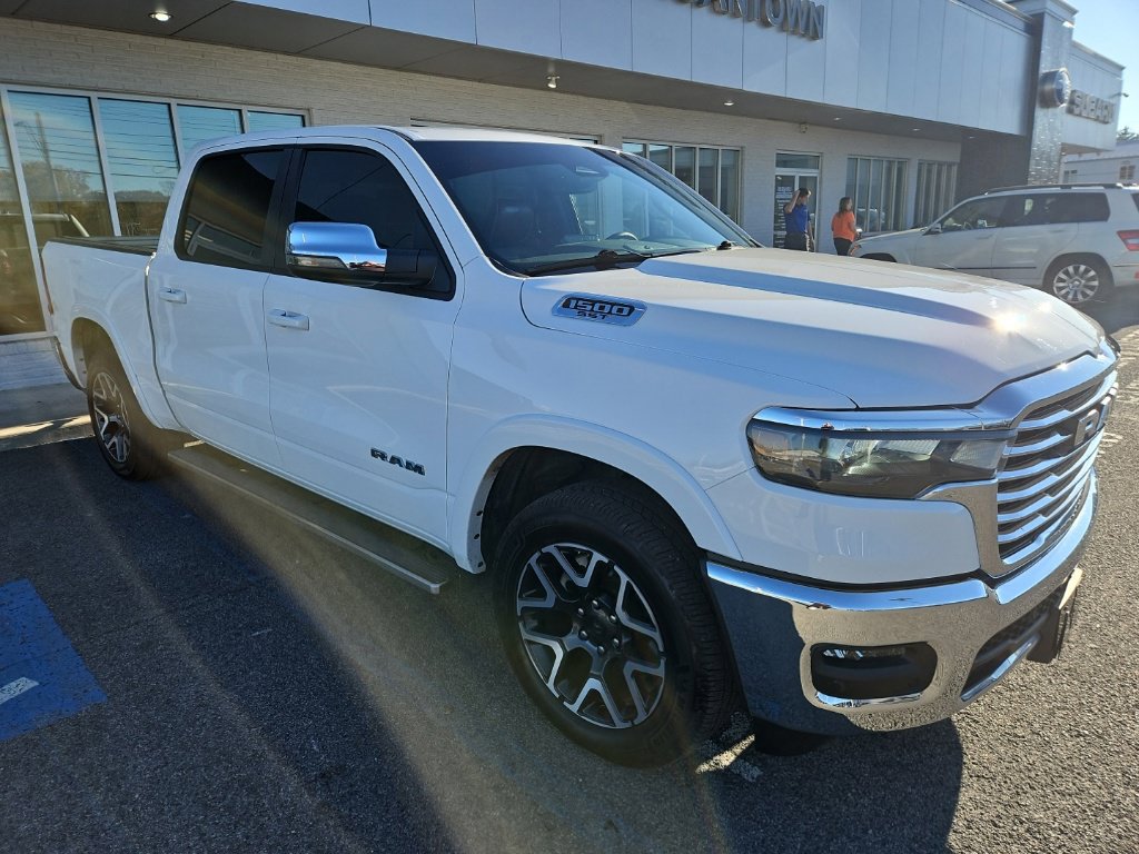 Used 2025 RAM 1500 Laramie AWD/4WD image 3