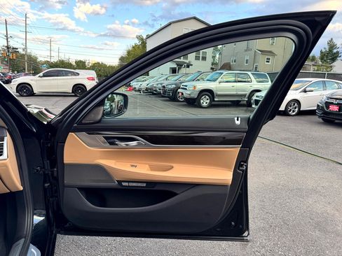 Used 2016 BMW 750i xDrive image 17