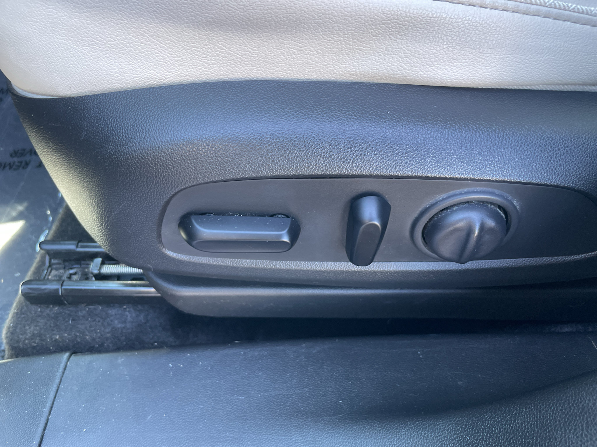 Certified 2020 Buick Encore GX Preferred w/ Cold Weather Comfort Package FWD image 21