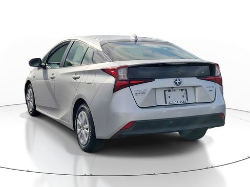 Used 2021 Toyota Prius L Eco FWD image 4