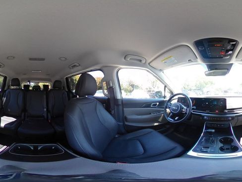 Used 2026 Kia Carnival FWD image 40