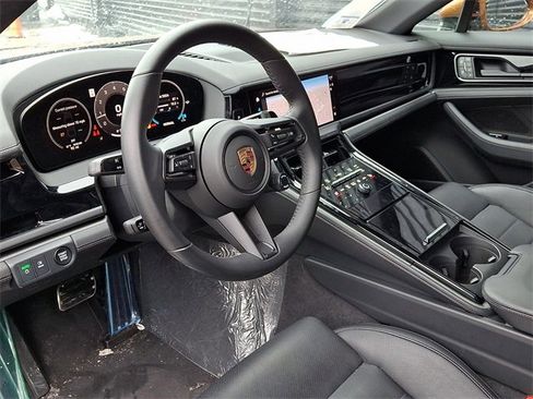 New 2025 Porsche Panamera 4 image 4