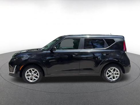 Used 2025 Kia Soul LX w/ LX Technology Package FWD image 9