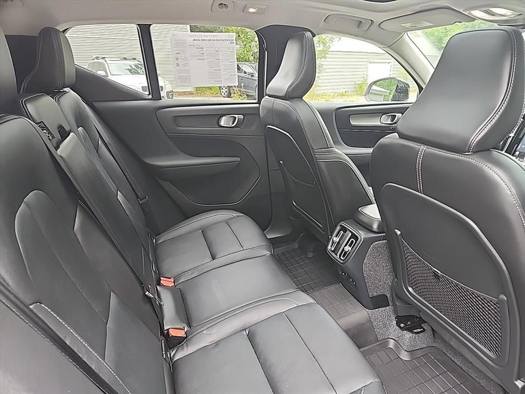 Certified 2026 Volvo XC40 B5 Plus AWD/4WD image 31