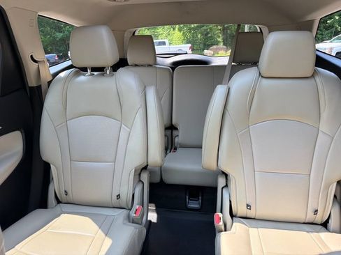 Used 2019 Buick Enclave Essence AWD/4WD image 23