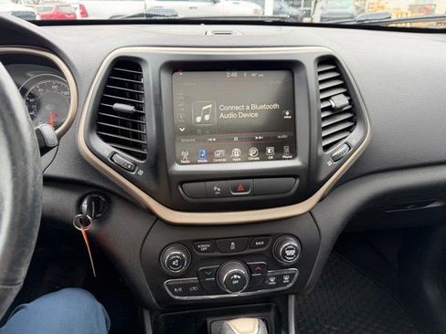 Used 2017 Jeep Cherokee 75th Anniversary image 18