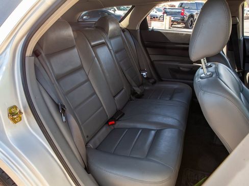 Used 2005 Dodge Magnum SE image 12