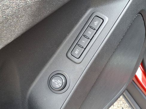 Used 2023 Chevrolet Equinox Premier AWD/4WD image 12