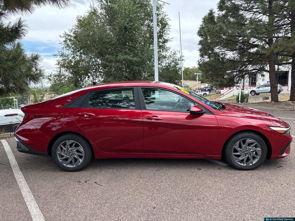 Used 2024 Hyundai Elantra SEL FWD image 6