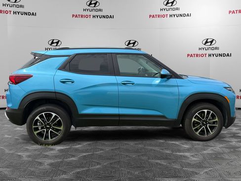 Used 2025 Chevrolet TrailBlazer LT AWD/4WD image 2