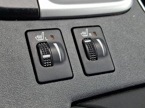 Used 2019 Toyota Highlander XLE image 24