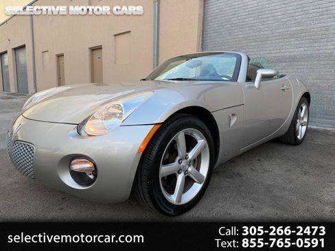 Used 2009 Pontiac Solstice Convertible w/ Premium Package image 1