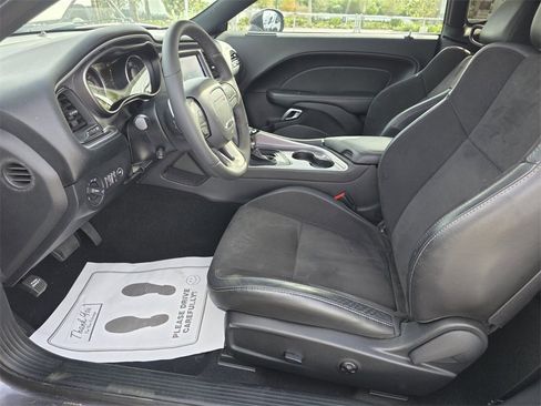 Used 2019 Dodge Challenger R/T w/ Plus Package image 17