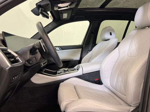 Used 2024 BMW X5 xDrive40i w/ M Sport Package image 5