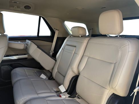 Used 2023 Ford Explorer XLT w/ Equipment Group 202A image 13