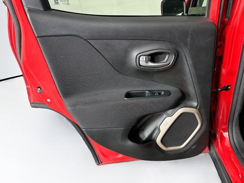 Used 2015 Jeep Renegade Latitude AWD/4WD image 24