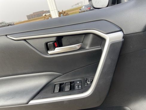 Used 2022 Toyota RAV4 XLE image 46