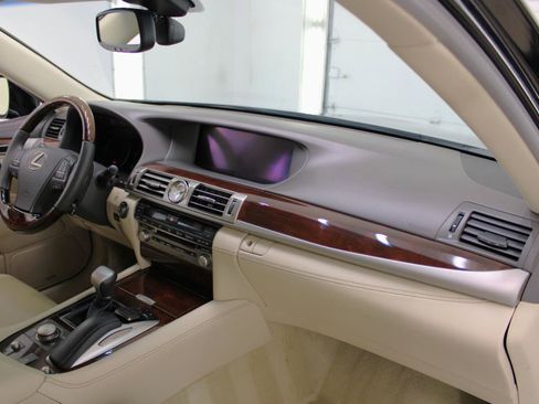 Used 2017 Lexus LS 460 w/ Comfort Package RWD image 46