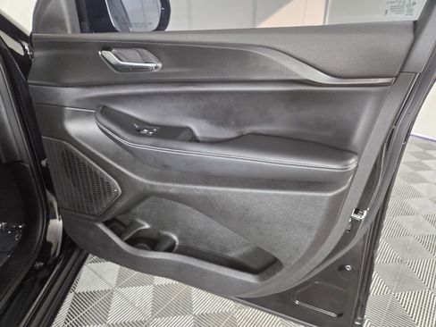 Used 2025 Jeep Grand Cherokee Altitude image 34