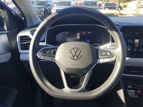 Certified 2025 Volkswagen Taos SE image 25