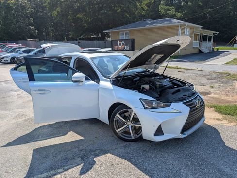 Used 2018 Lexus IS 300 w/ Comfort Package RWD image 10
