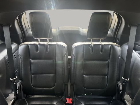 Used 2016 Ford Explorer XLT w/ Equipment Group 202A image 13