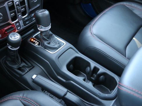 Used 2025 Jeep Gladiator Rubicon AWD/4WD image 23