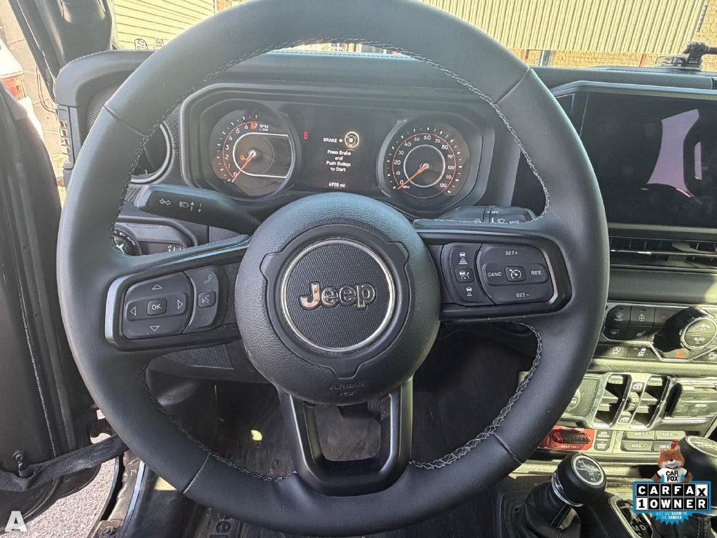 Used 2025 Jeep Gladiator Rubicon AWD/4WD image 7