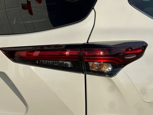 New 2026 Toyota Highlander XLE AWD/4WD image 11