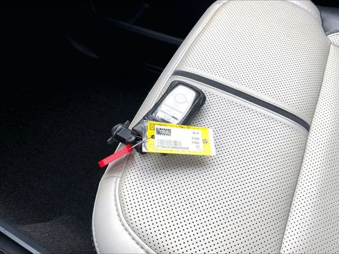 Used 2022 Ford F150 Lightning Platinum image 14