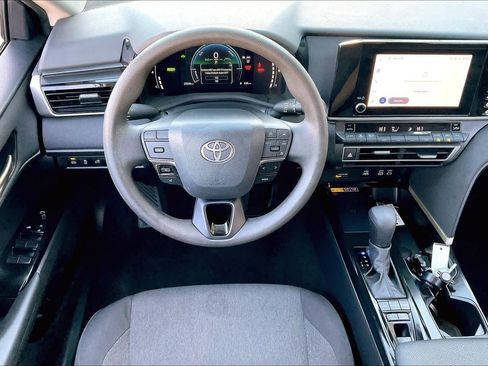 Used 2025 Toyota Camry LE image 6