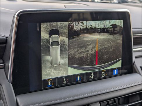 Used 2022 Chevrolet Tahoe Z71 w/ Luxury Package image 11