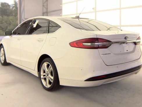 Used 2018 Ford Fusion SE FWD image 4