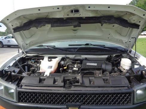 Used 2019 Chevrolet Express 3500 w/ Driver Convenience Package RWD image 24