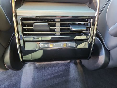 Used 2025 Land Rover Range Rover Sport SE AWD/4WD image 27