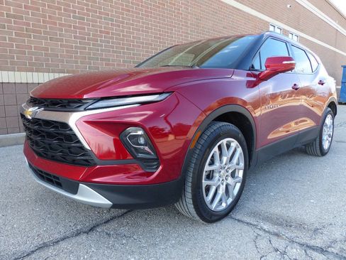 Used 2023 Chevrolet Blazer LT w/ Sound & Technology Package FWD image 5